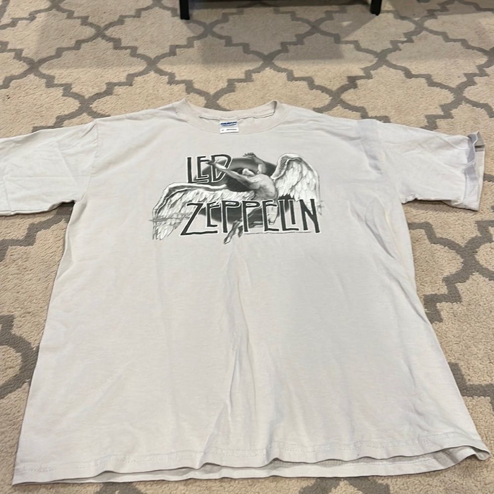 08 LED ZEPPELIN American Rock Band t-shirt size M guy with angel wings print EUC